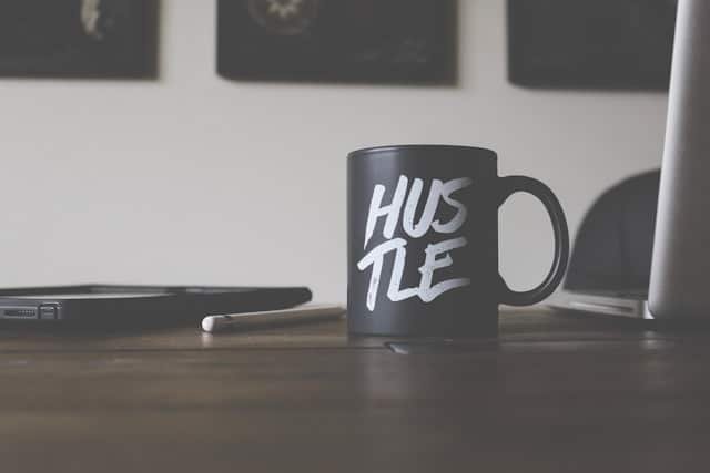 5 side hustles for Nigerians with 9 – 5 Jobs. ftalk.space